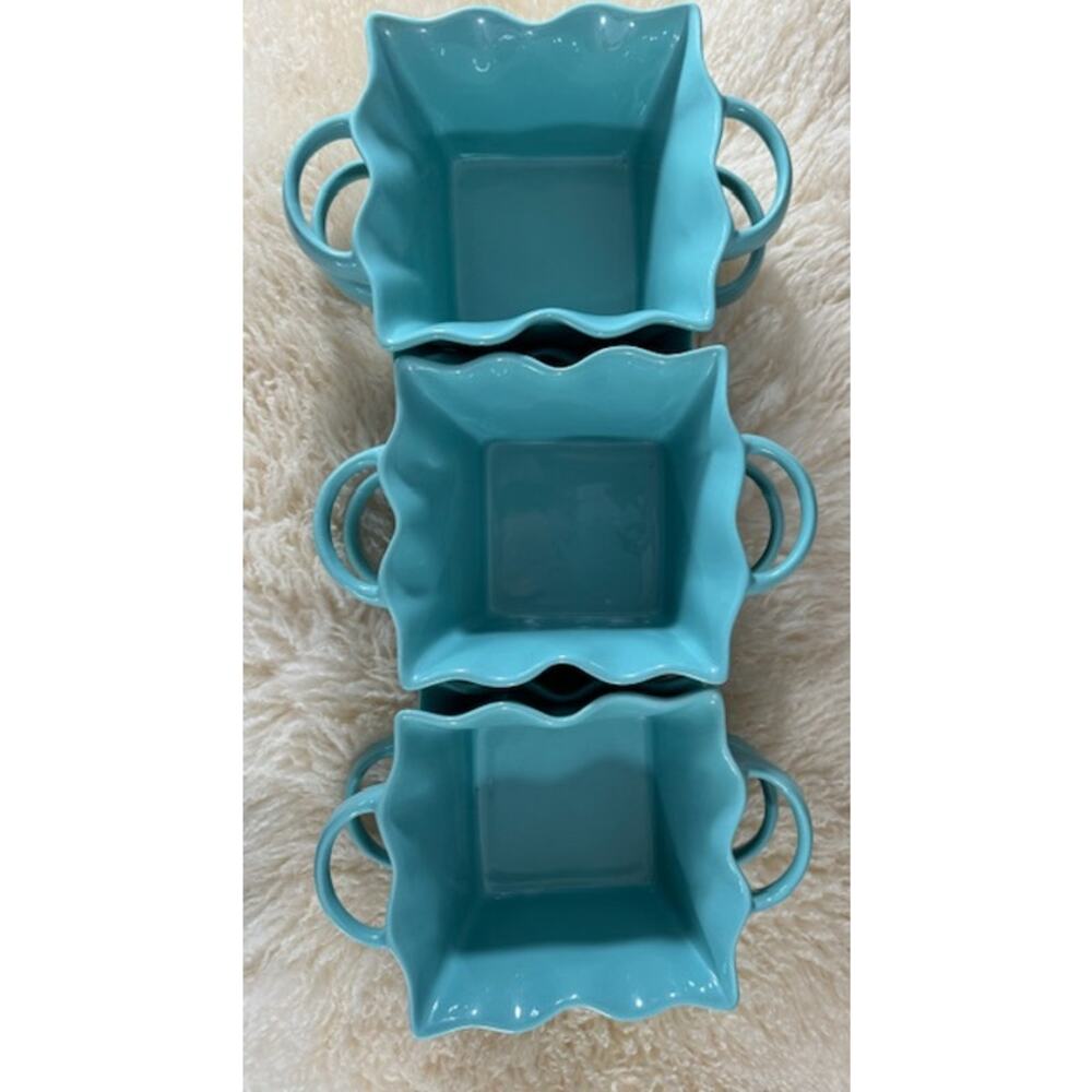 Strawberry Street Scallop Bakeware